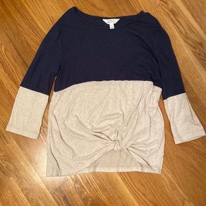 Navy blue & cream 3/4 length sleeve w/ knot tied in front.